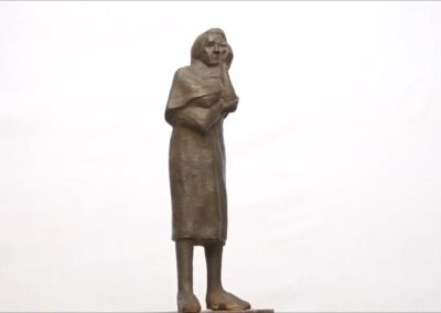Scultura girevole: mia nonna era una bambina