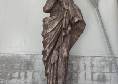 Madonna che prega con corona di stelle